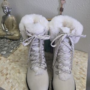 ***NWOB**SPIRIT Elegant Winter White Fur Boots